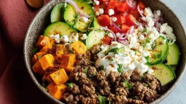 Bol De Viande Hachée Et Fromage Cottage Appétissant