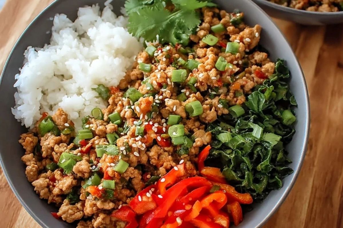 Bols De Dinde Hachée Savoureuse À LAsiatique