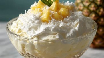 Fluff Ananas avec Crème Fouettée