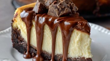 Gâteau Au Chocolat De Boston Avec Crème Et Cheesecake