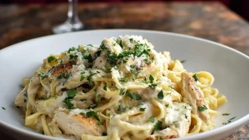 Pâtes Alfredo au Poulet Crémeux