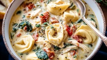 Soupe Crémeuse de Tortellinis au Poulet de Toscane
