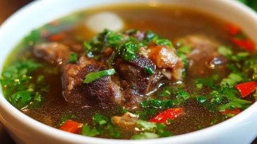 Soupe De Queue De Bœuf À La Mode Hawaïenne