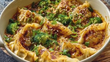 Dumplings Au Four Avec Sauce Aux Cacahuètes